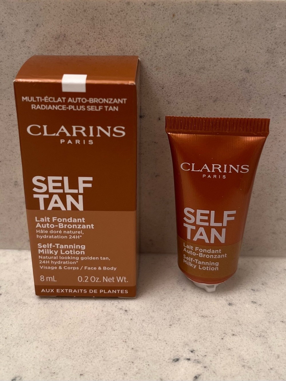 CLARINS SELF-TANNING MILKY LOTION